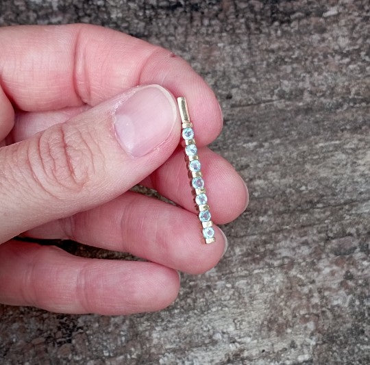 Pendentif barre en or 18kt et topazes