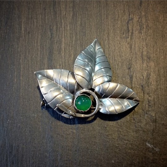 Broche Ancienne En Cristal Argenté - Motif Feuillage, Vintage, Sans Marque