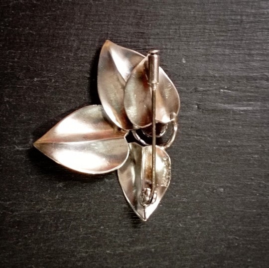 Broche feuillage calcédoine verte en argent