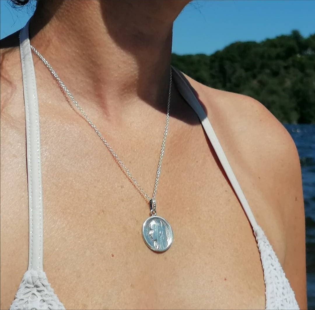 Médaille ancienne Art déco de la Vierge Marie et chaîne en argent