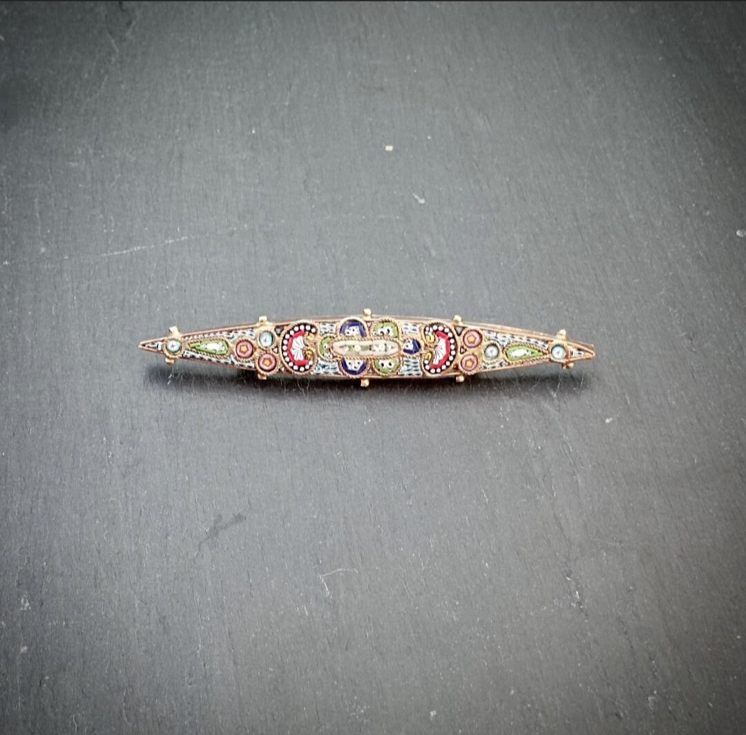 Broche ancienne en micromosaïque du Grand tour