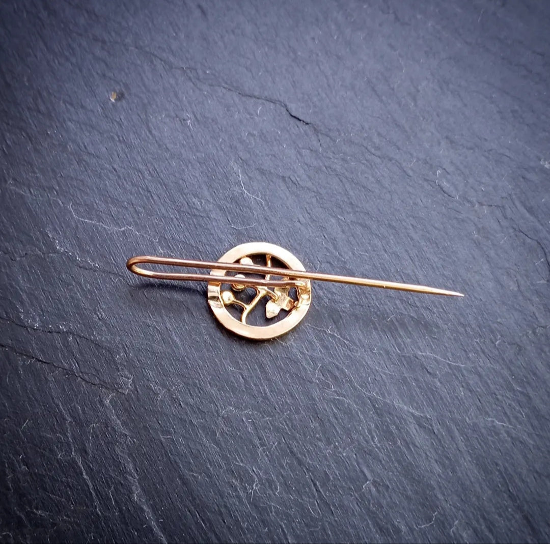 Epingle Art nouveau en or et perles fines