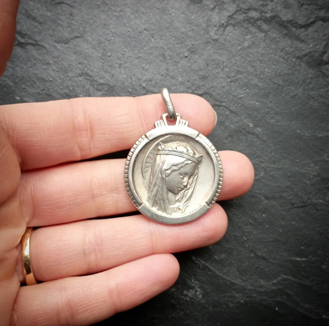 Médaille Art déco de la Vierge Marie en argent