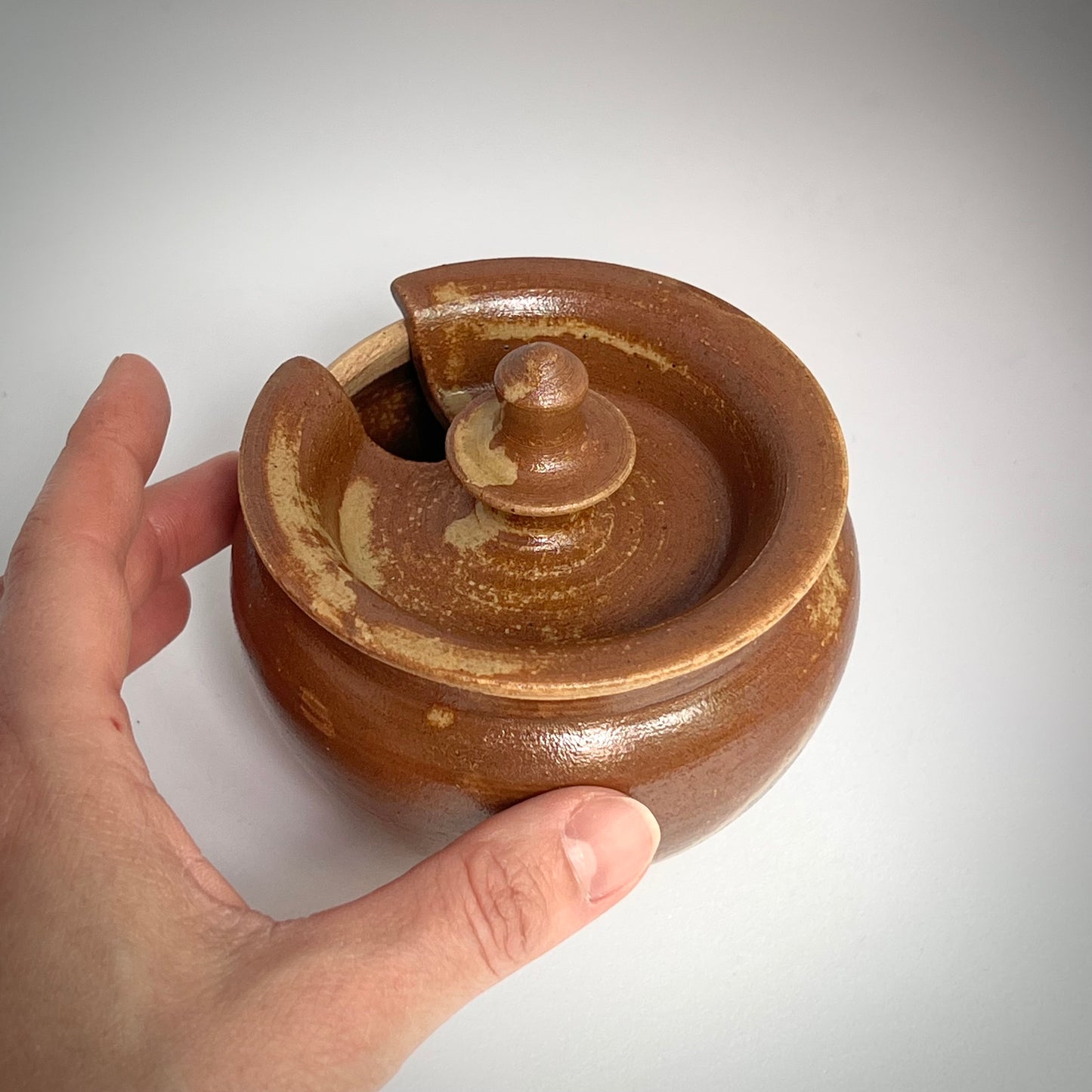 Pot à couvercle en grès de Daniel Auger