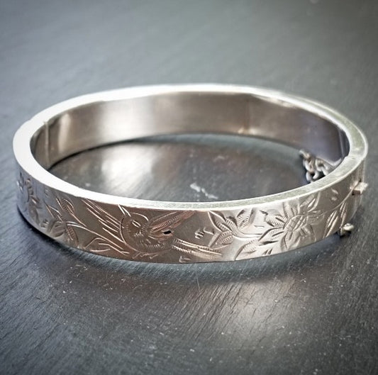 Bracelet enfant oiseau et fleurs ciselés en argent