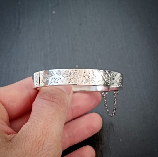 Bracelet enfant oiseau et fleurs ciselés en argent