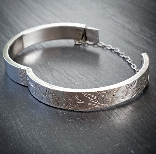 Bracelet enfant oiseau et fleurs ciselés en argent