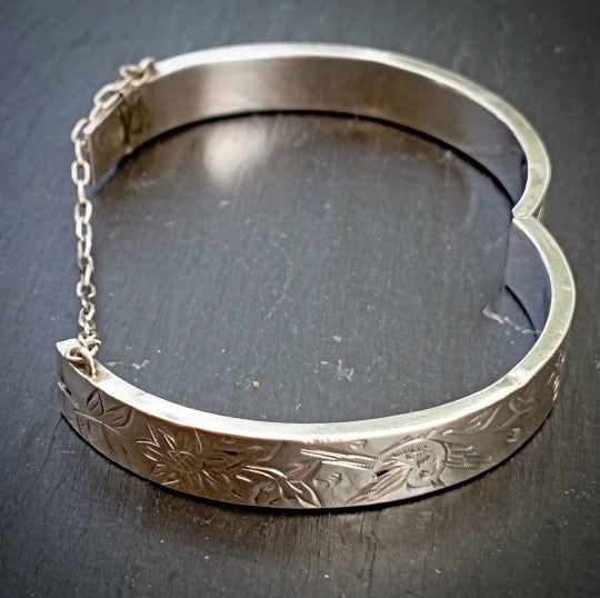 Bracelet enfant oiseau et fleurs ciselés en argent