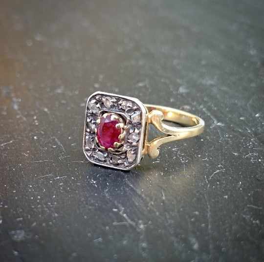 Bague ancienne rubis et diamants en or 750 et argent