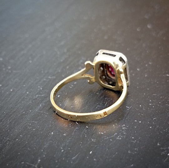 Bague ancienne rubis et diamants en or 750 et argent