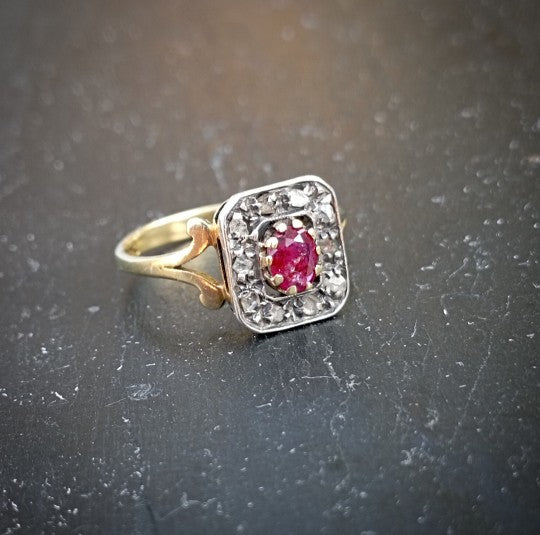 Bague ancienne rubis et diamants en or 750 et argent