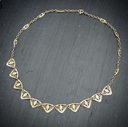 Collier collerette filigrané en or jaune 18kt