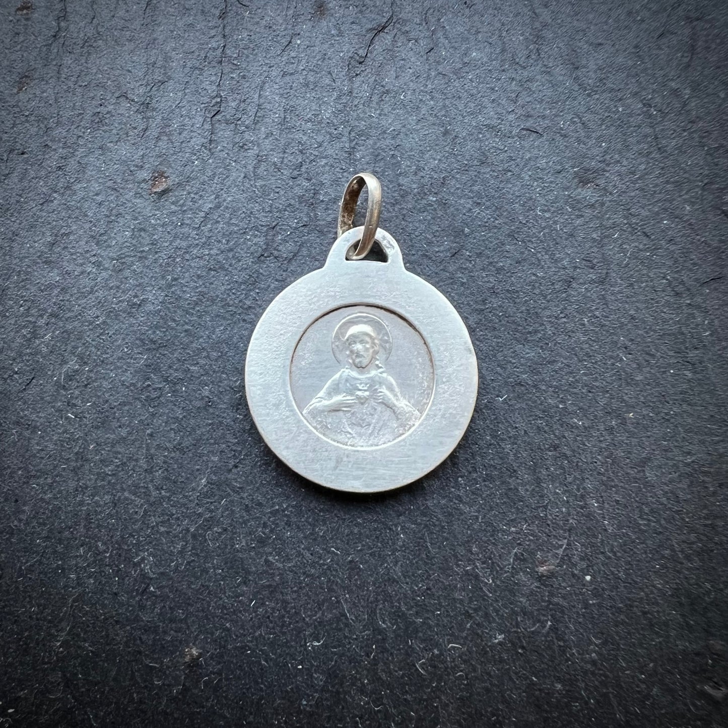 Médaille ancienne de la Vierge à l'Enfant couronnée en argent