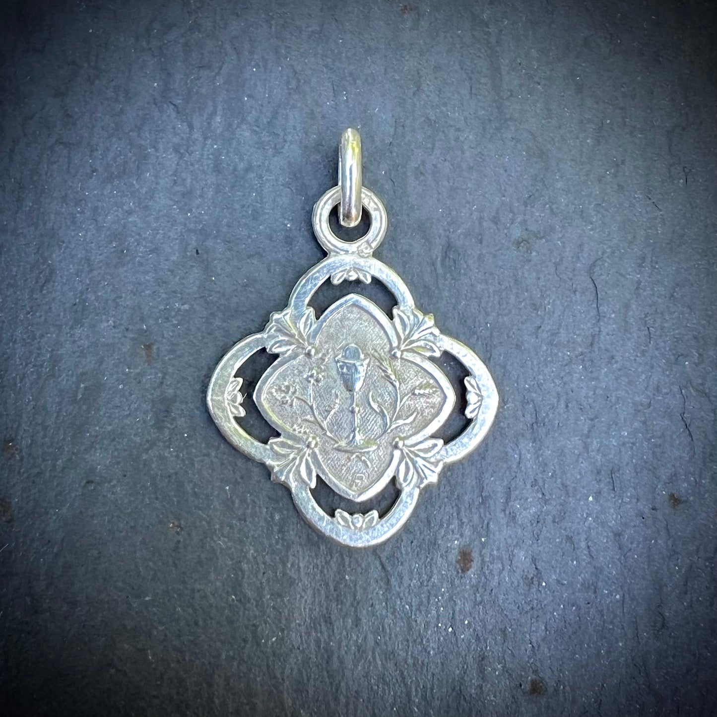 Médaille de communion quadrilobée en argent