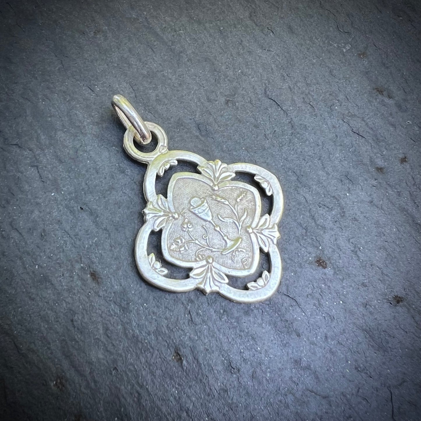 Médaille de communion quadrilobée en argent