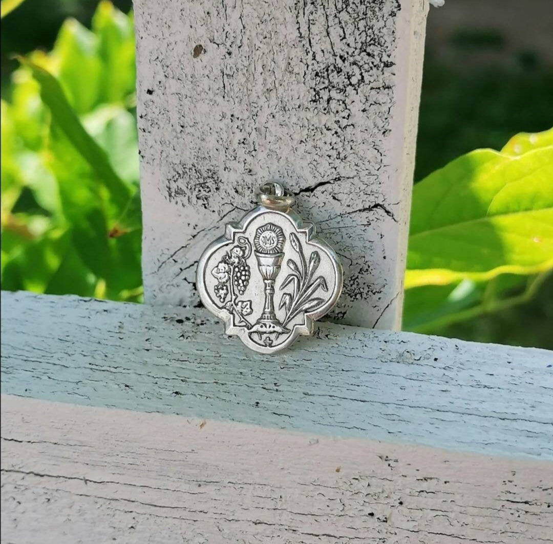 Médaille religieuse ancienne en argent et chaîne