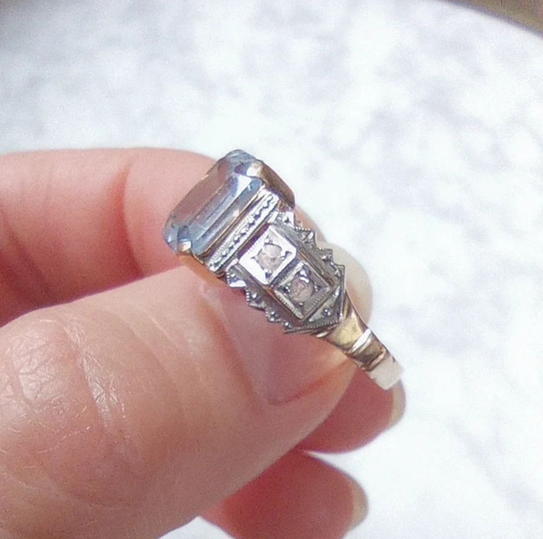 Bague Art deco spinelle synthétique, diamants en or