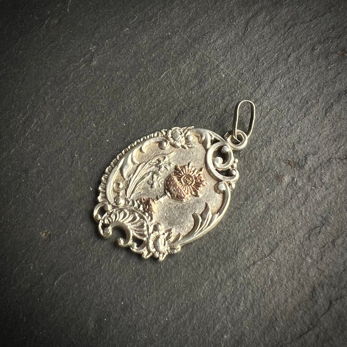 Médaille de communion ancienne en argent et vermeil