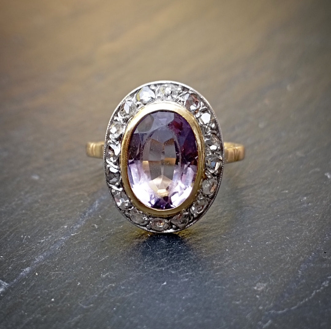 Bague pompadour en or 18kt, améthyste et diamants