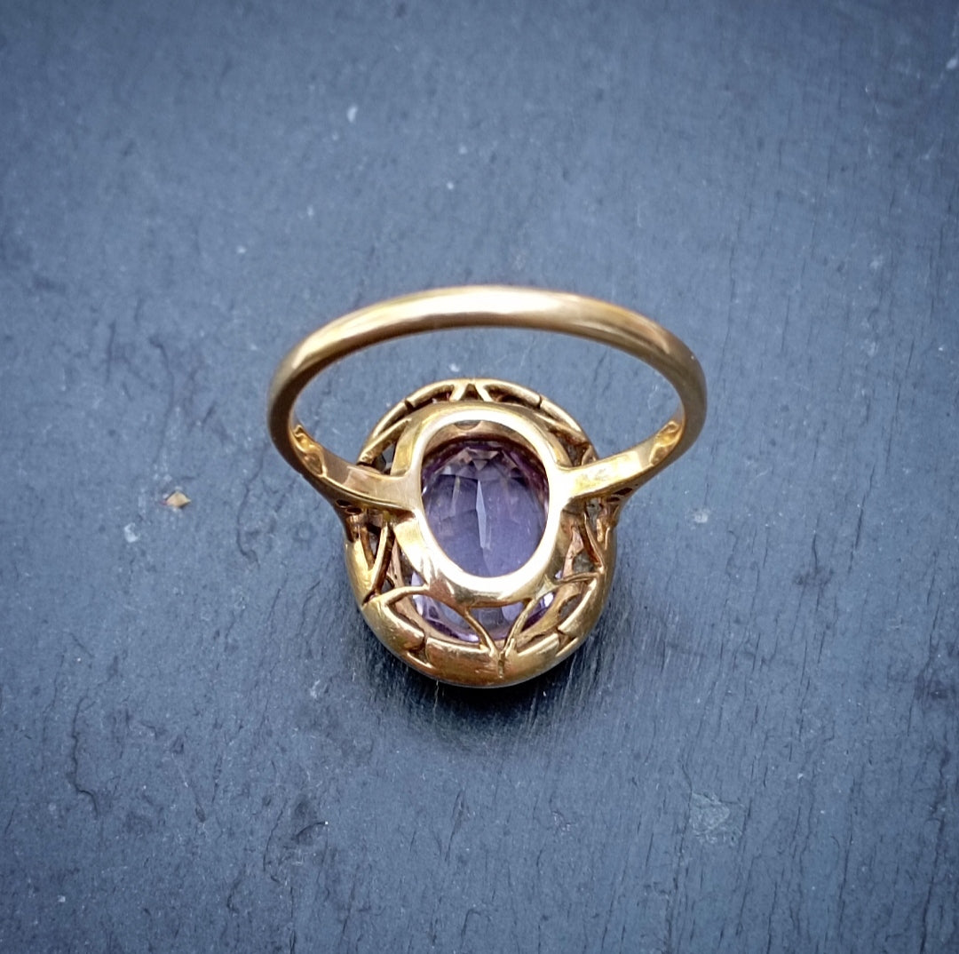 Bague pompadour en or 18kt, améthyste et diamants