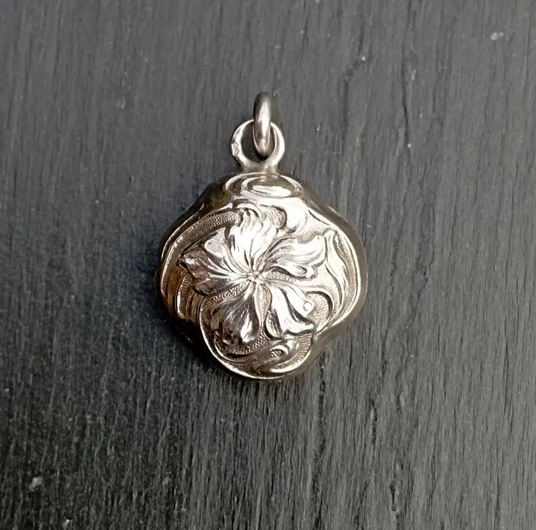 Pendentif Art nouveau iris en argent