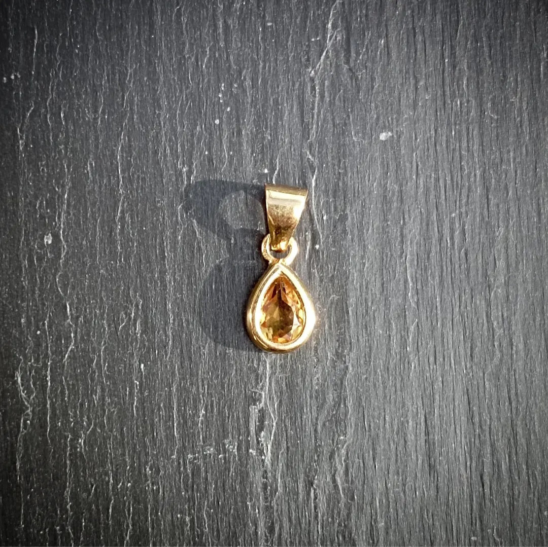 Citrine drop pendant in 18kt gold