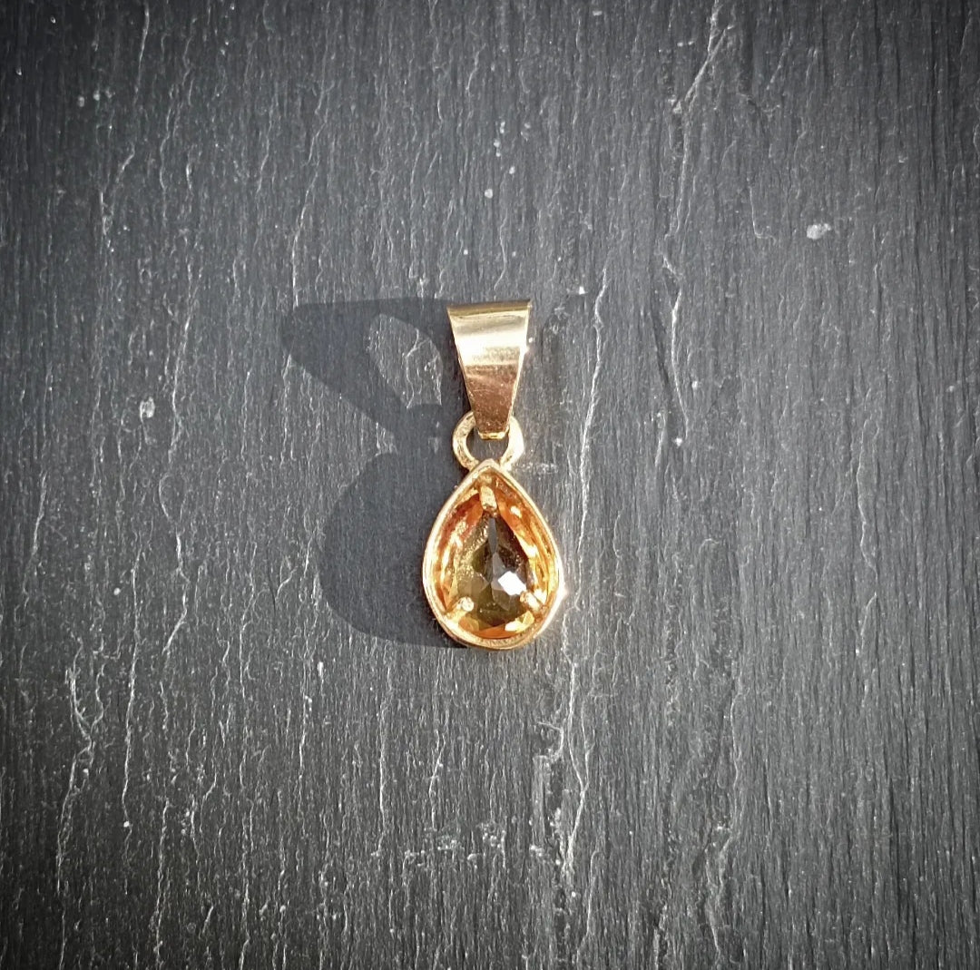 Citrine drop pendant in 18kt gold