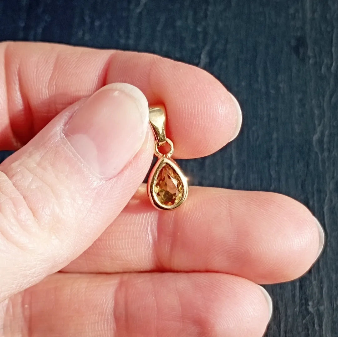 Citrine drop pendant in 18kt gold