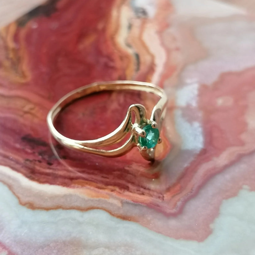 Bague "vague" en or 18kt et émeraude