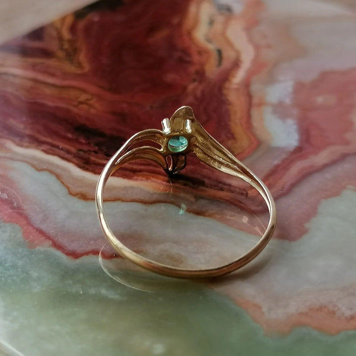 Bague "vague" en or 18kt et émeraude