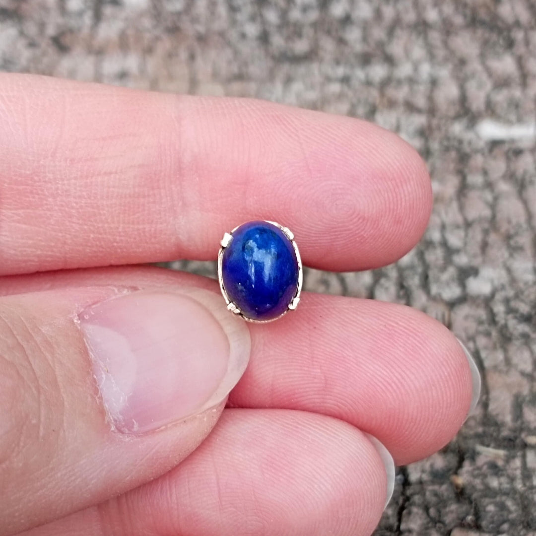 Mono boucle d'oreille en or 14kt et lapis-lazuli