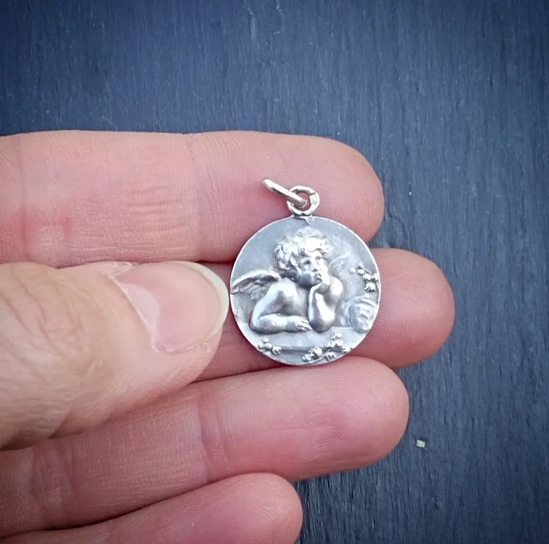 Médaille de baptême angelot et chaîne en argent