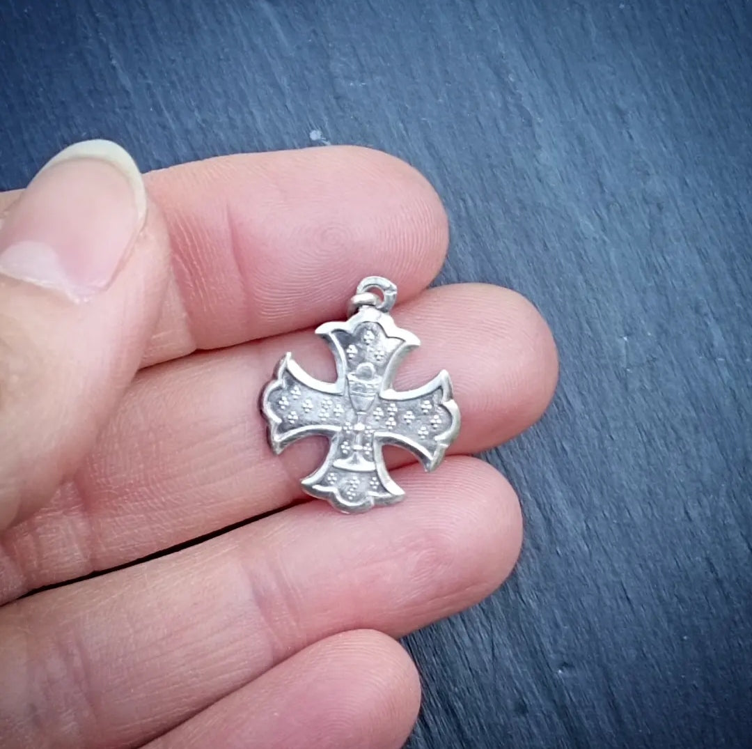 Croix de communion en argent