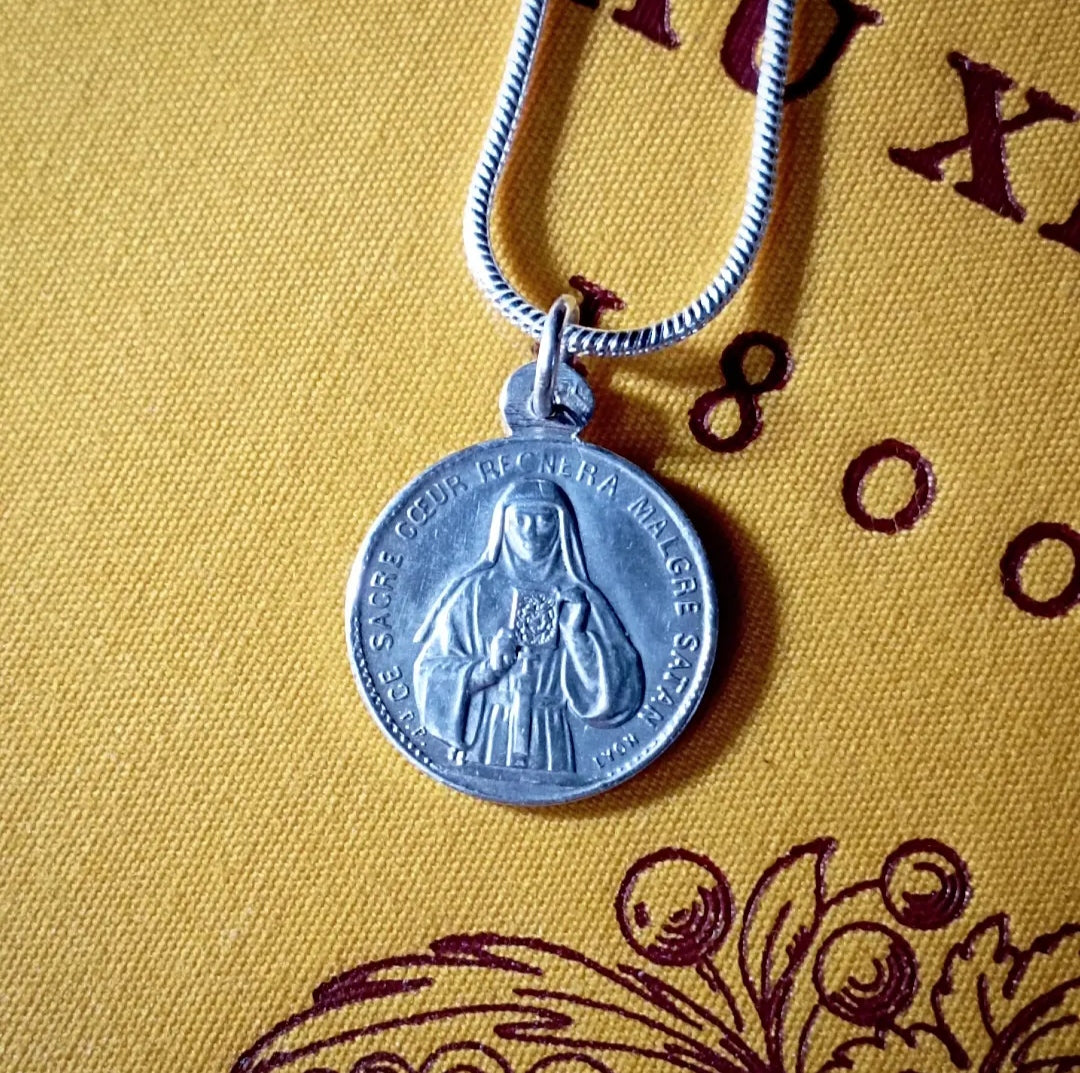 Médaille du Sacré Coeur en argent et chaîne