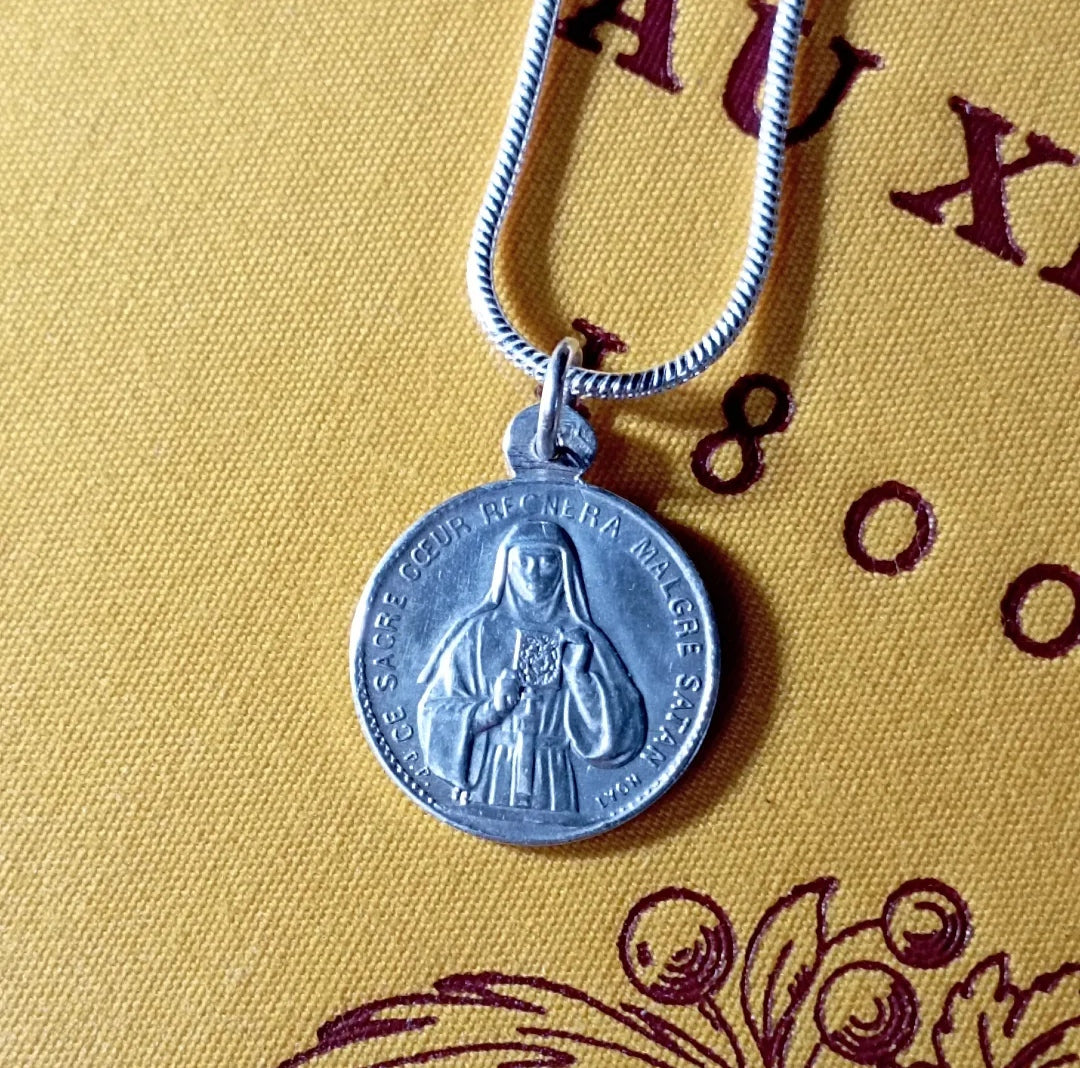 Médaille du Sacré Coeur en argent et chaîne