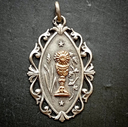 Médaille ancienne de communion en argent et vermeil et chaîne