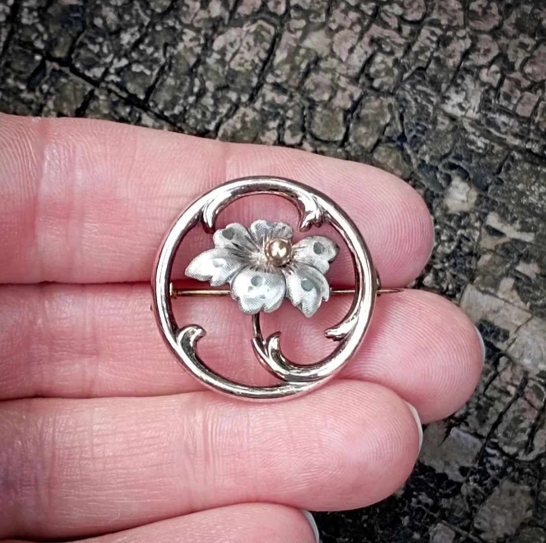 Broche florale ancienne en vermeil