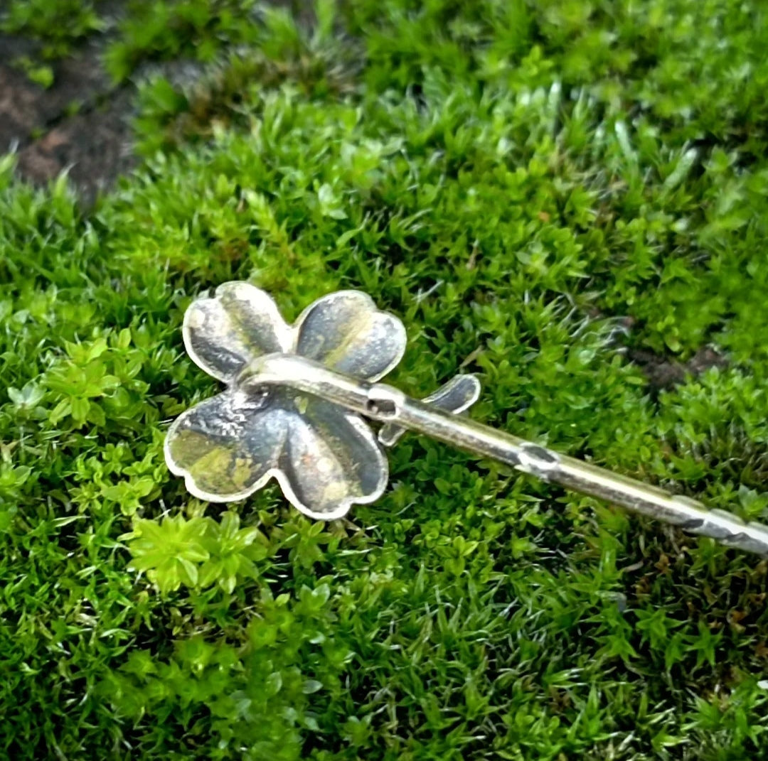 Epingle trèfle à quatre feuilles en vermeil et perle fine