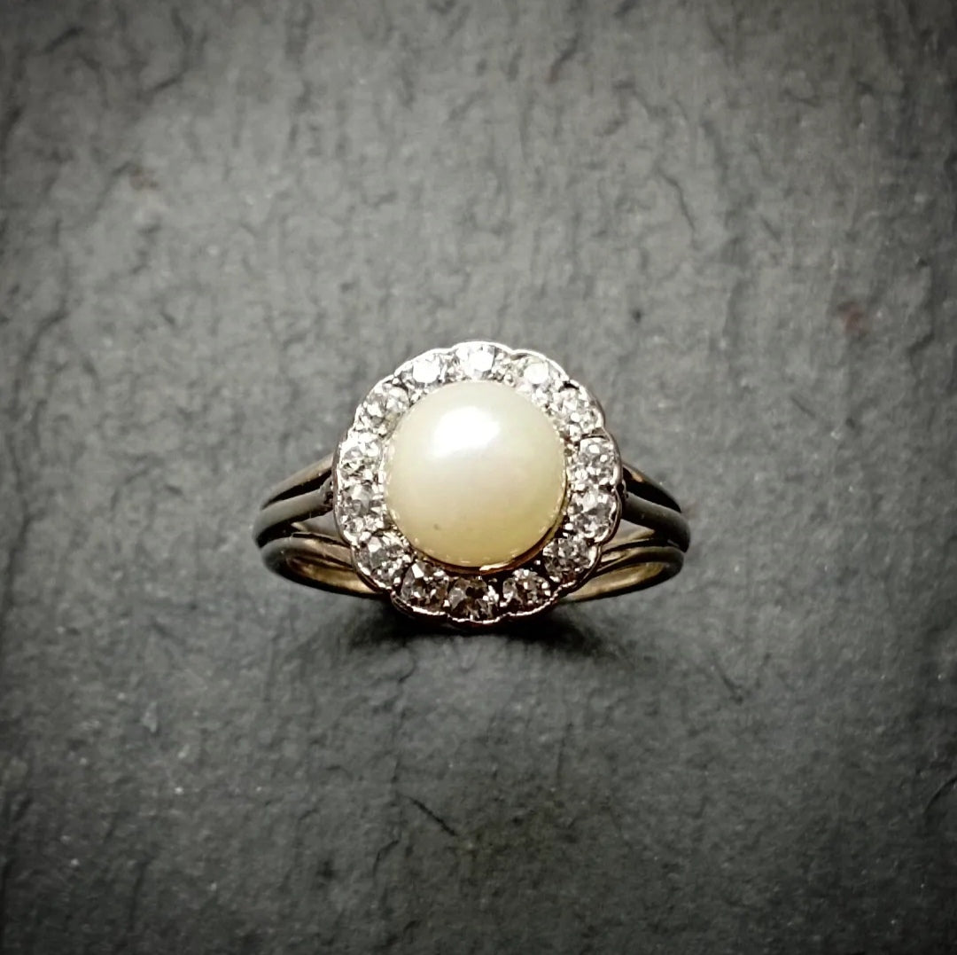 Bague ancienne perle et diamants en or et platine