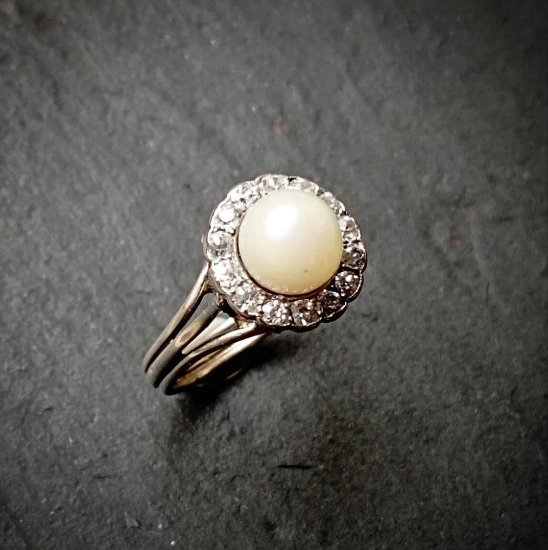 Bague ancienne perle et diamants en or et platine