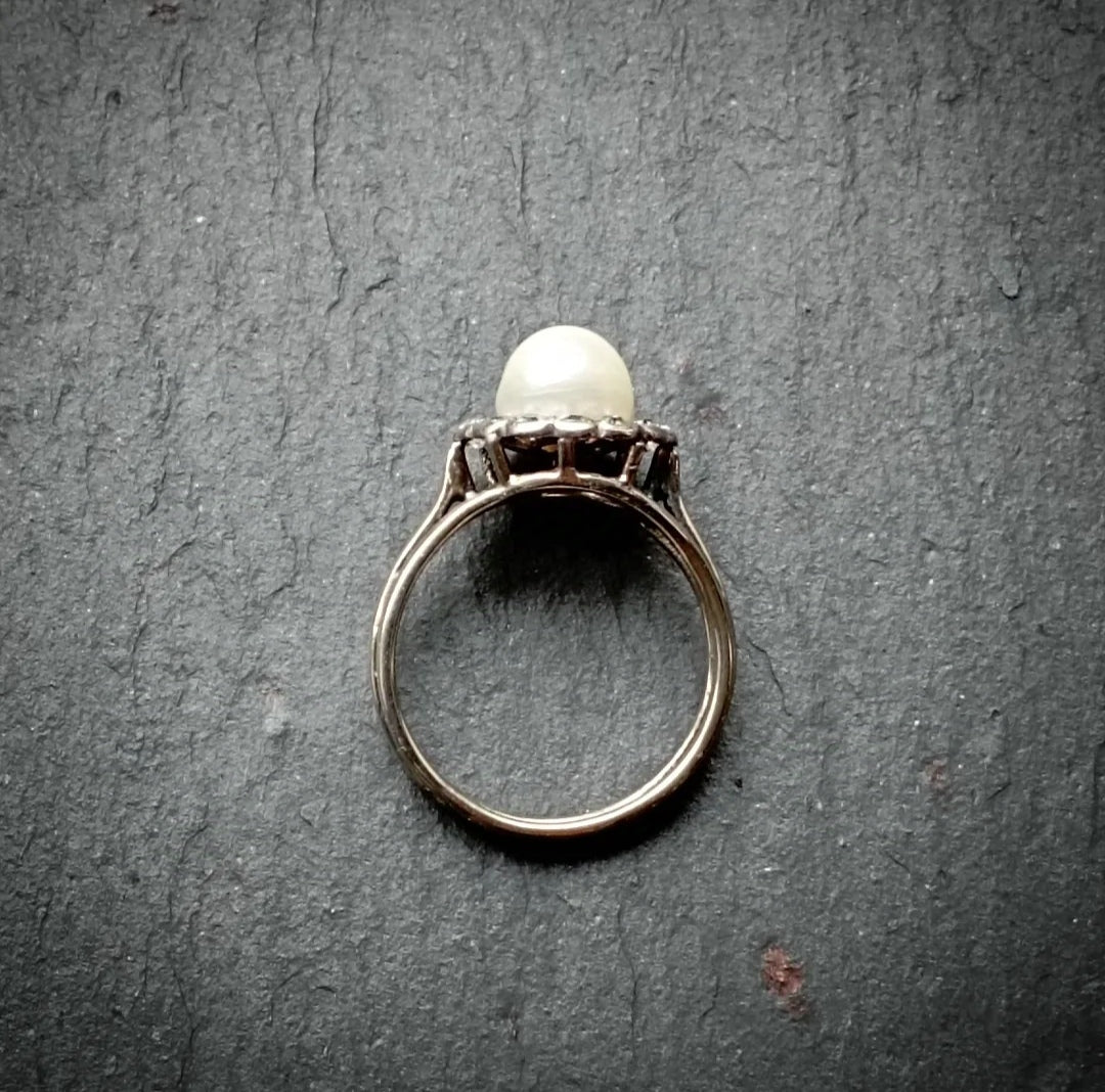 Bague ancienne perle et diamants en or et platine