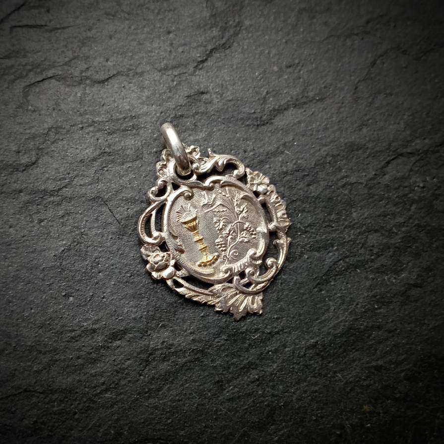 Médaille ancienne de 1ere communion en argent et vermeil
