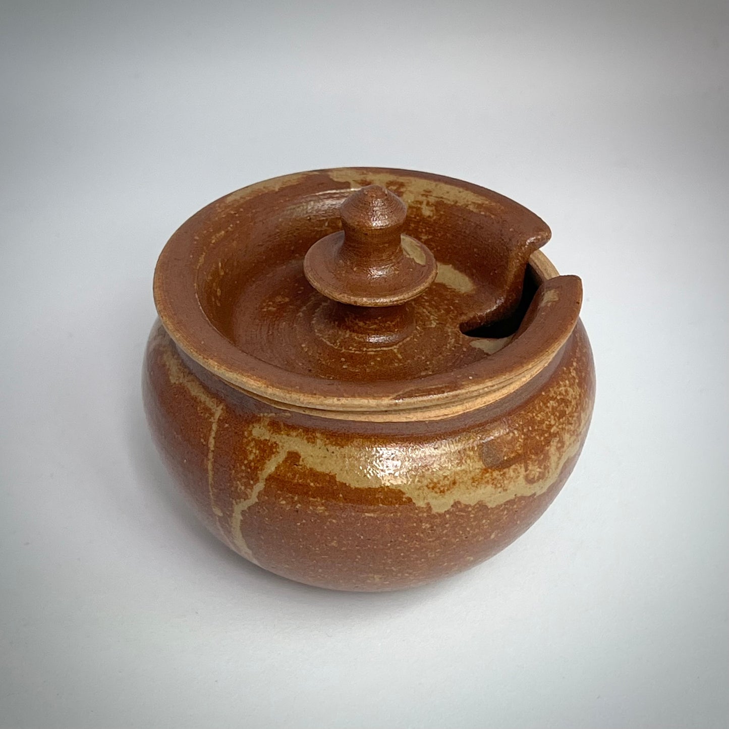 Pot à couvercle en grès de Daniel Auger