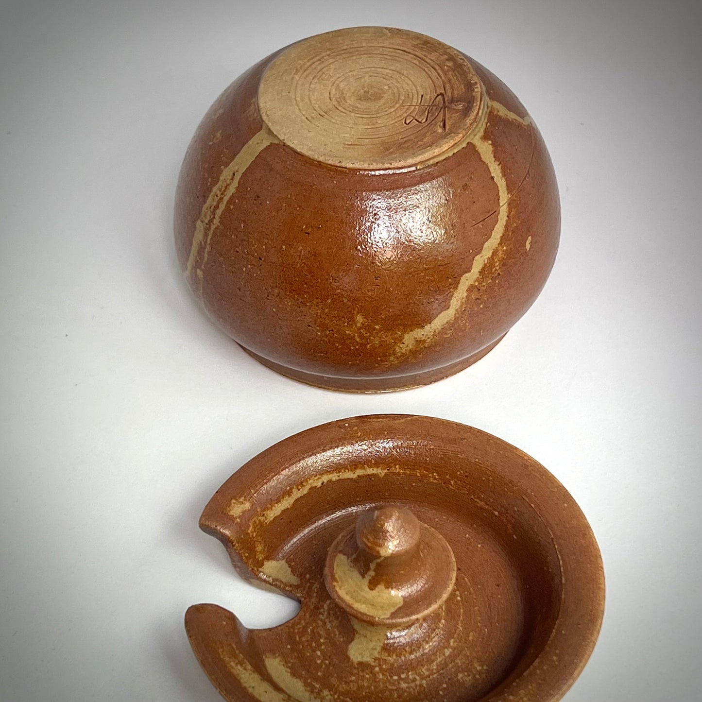 Pot à couvercle en grès de Daniel Auger