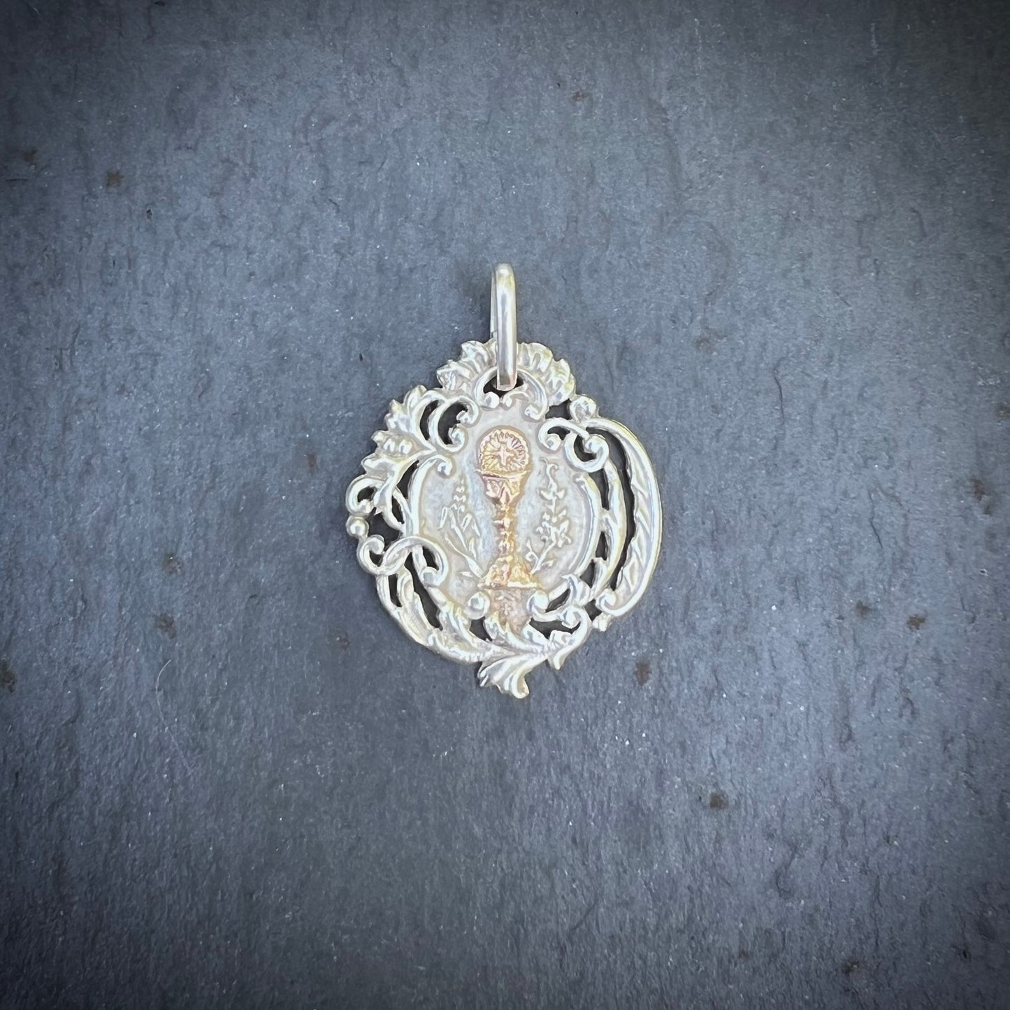 Médaille ancienne de communion en argent et vermeil