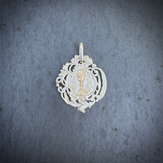 Médaille ancienne de communion en argent et vermeil