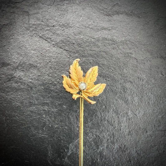 Epingle feuille et perle d'imitation