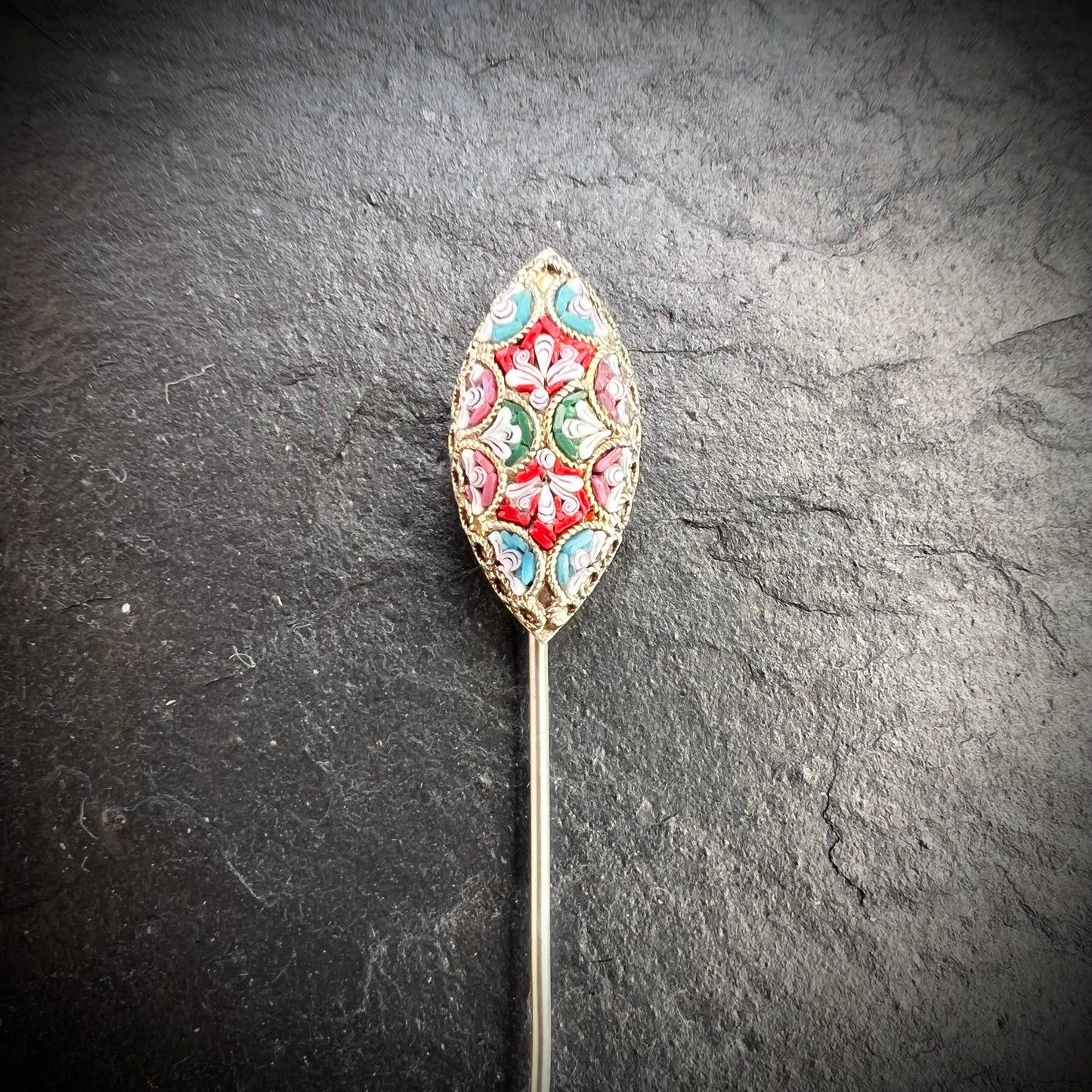 Épingle à cravate ancienne en micromosaïque