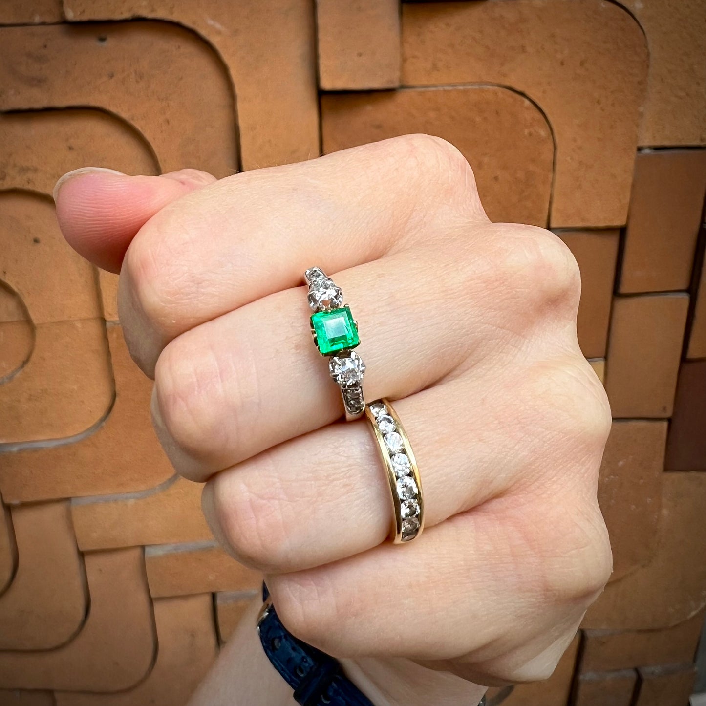 Bague ancienne émeraude de Colombie et diamants en or