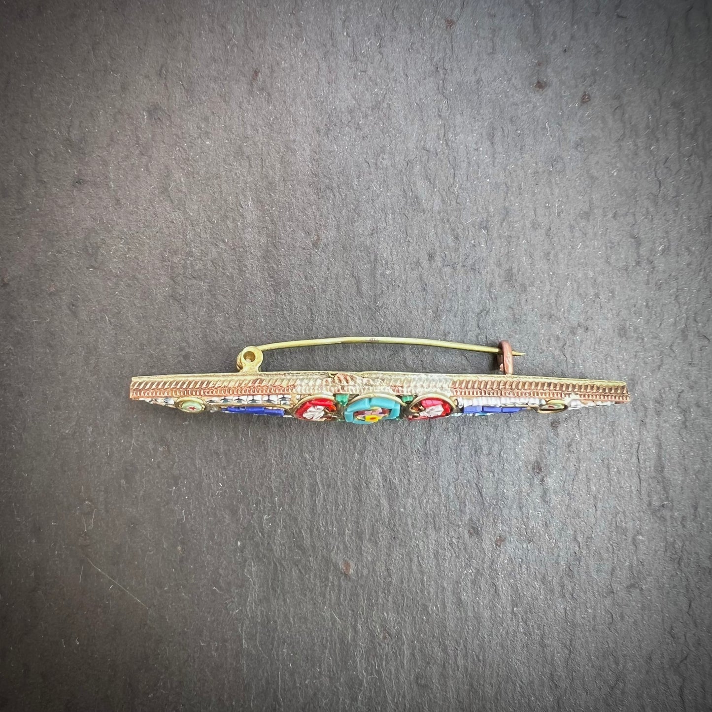 Broche ancienne en micromosaïque